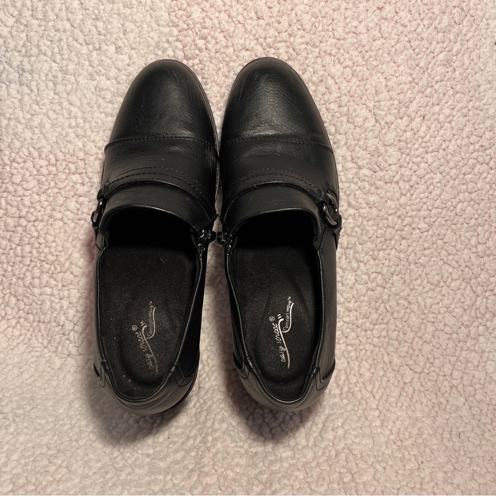 Easy Street Comfort Wave Black Chunky Heels – Buckle Detail & Side Zipper